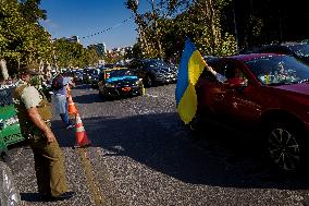 Ukrainian citizens in Chile protest outside the Russian Embassy